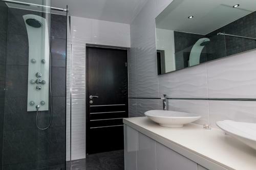 Hostal Holiday House Queens With Sea View
