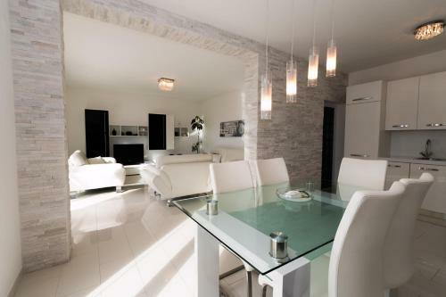 Hostal Holiday House Queens With Sea View
