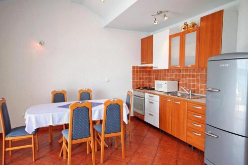 Apartment Selce 2364a