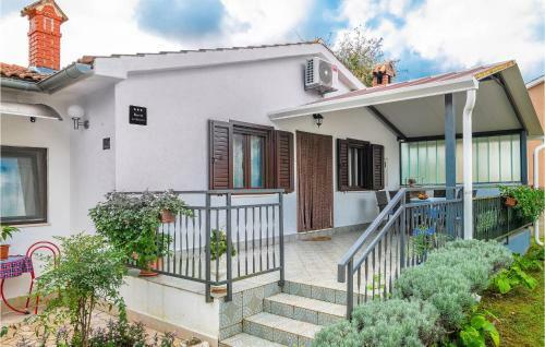 Two-bedroom Apartment In Sv.lovrec