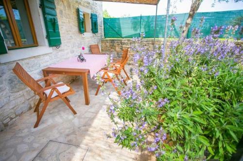 Apartamentos Abortolami With Pool And Garden