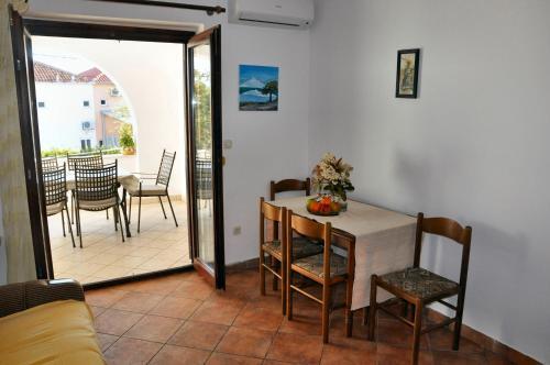 Studio Apartment In Starigrad-paklenica I