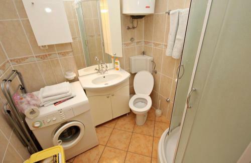 Apartments By The Sea Senj - 5570