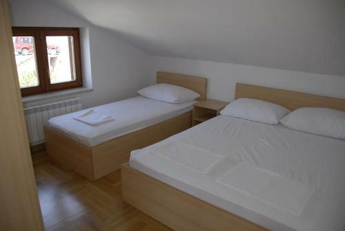 Apartments With A Parking Space Senj - 15376