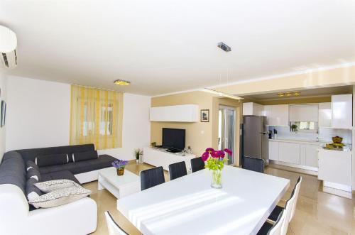 Sevid Villa Sleeps 10 Pool Air Con Wifi