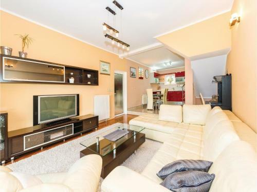 Three-bedroom Holiday Home In Sibenik