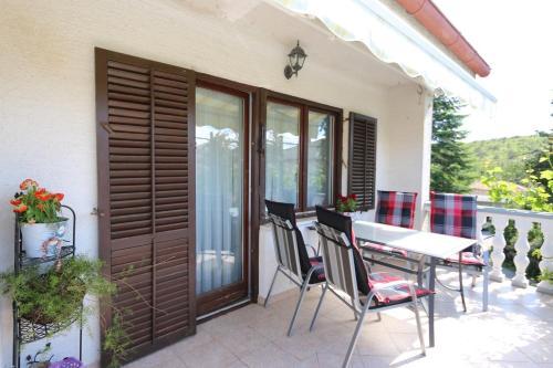Apartment In Silo/insel Krk 13579