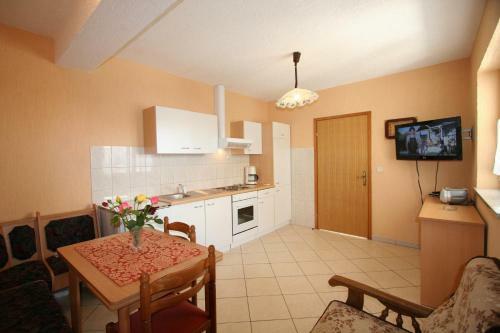 Apartments In Silo/insel Krk 13571