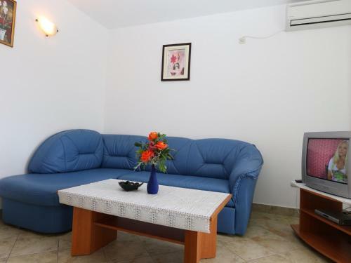 Apartment In Silo/insel Krk 13588