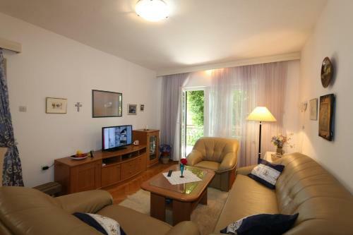 Apartment In Silo/insel Krk 13468
