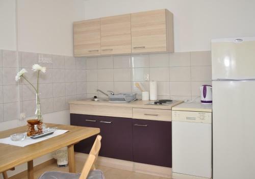 Adona Apartments