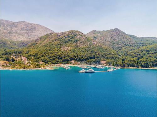 Five-bedroom Holiday Home In Slano