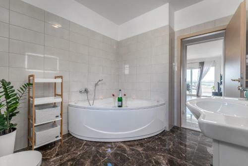 New Luxury Apartment