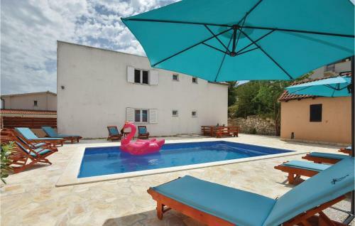 Five-bedroom Holiday Home In Solin