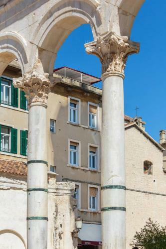 Apartamentos Plr-peristyle Luxury Rooms
