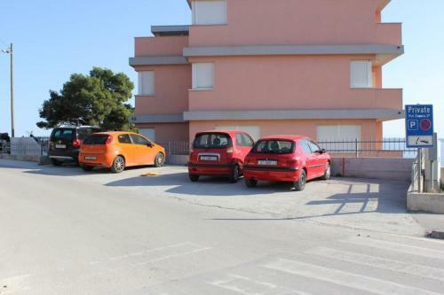 Apartments With A Parking Space Split - 7590