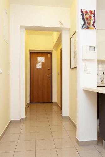 Apartment Split 11623a