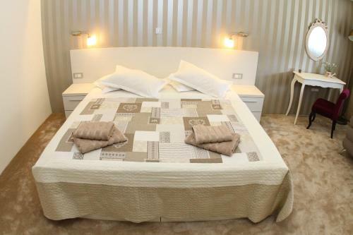 Studio Apartments Mirakul