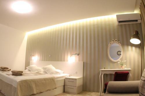 Studio Apartments Mirakul