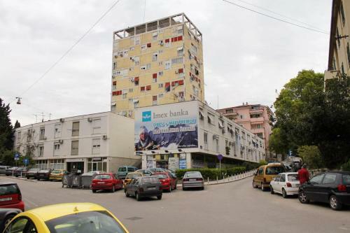 Apartment Split 11580a