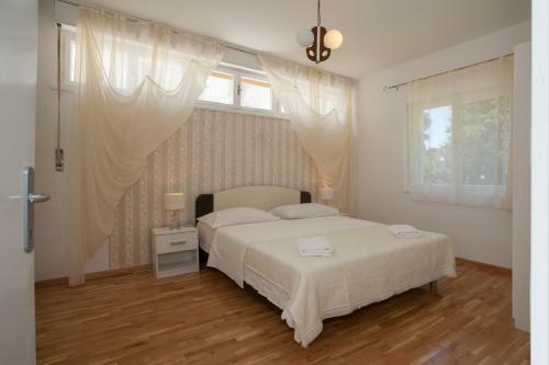 Silver Bay Apartment