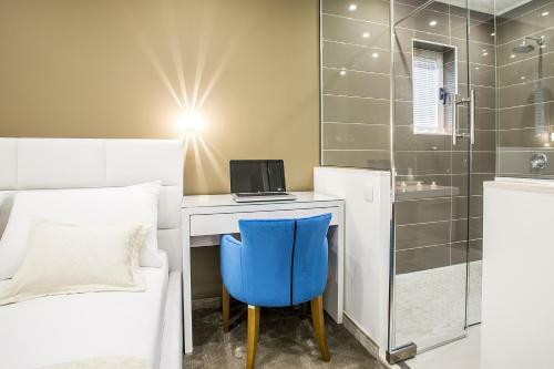 Holiday Apartments & Rooms