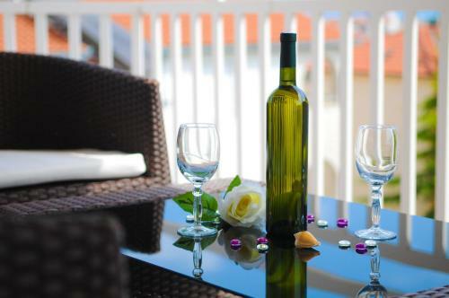 Holiday Apartments & Rooms
