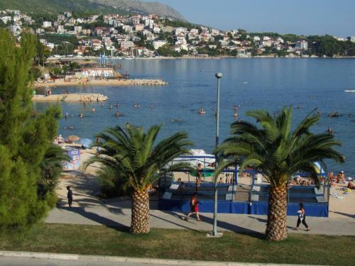 Holiday Apartments & Rooms
