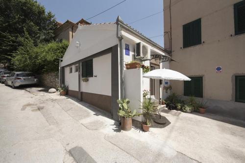 Apartments With A Parking Space Split - 7564