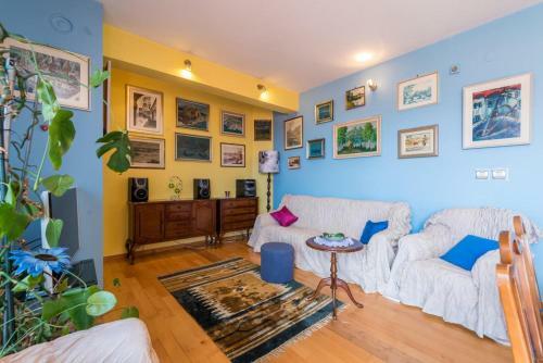 Apartment Split 8290a