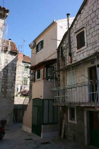 Apartment Split 9679b