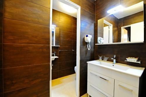 Hostal Avant Garde Luxury Rooms