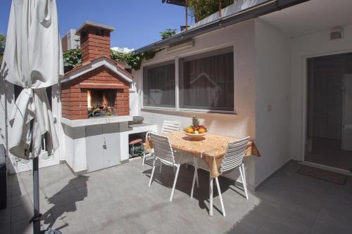 Apartments And Rooms With Parking Space Split - 7598