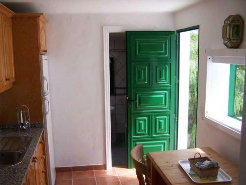 Uga Villa Sleeps 2 Pool Wifi T691620
