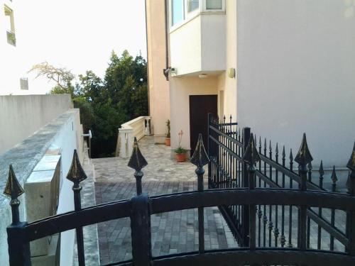 Apartments With A Parking Space Split - 4156