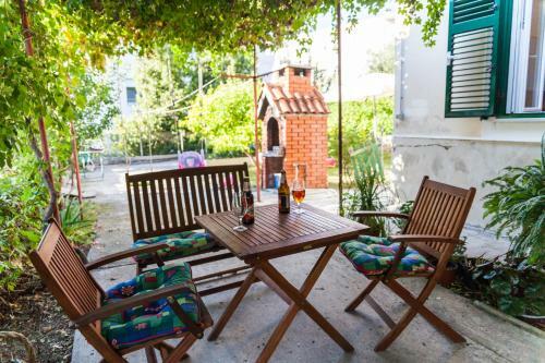 Green Oasis Apartment