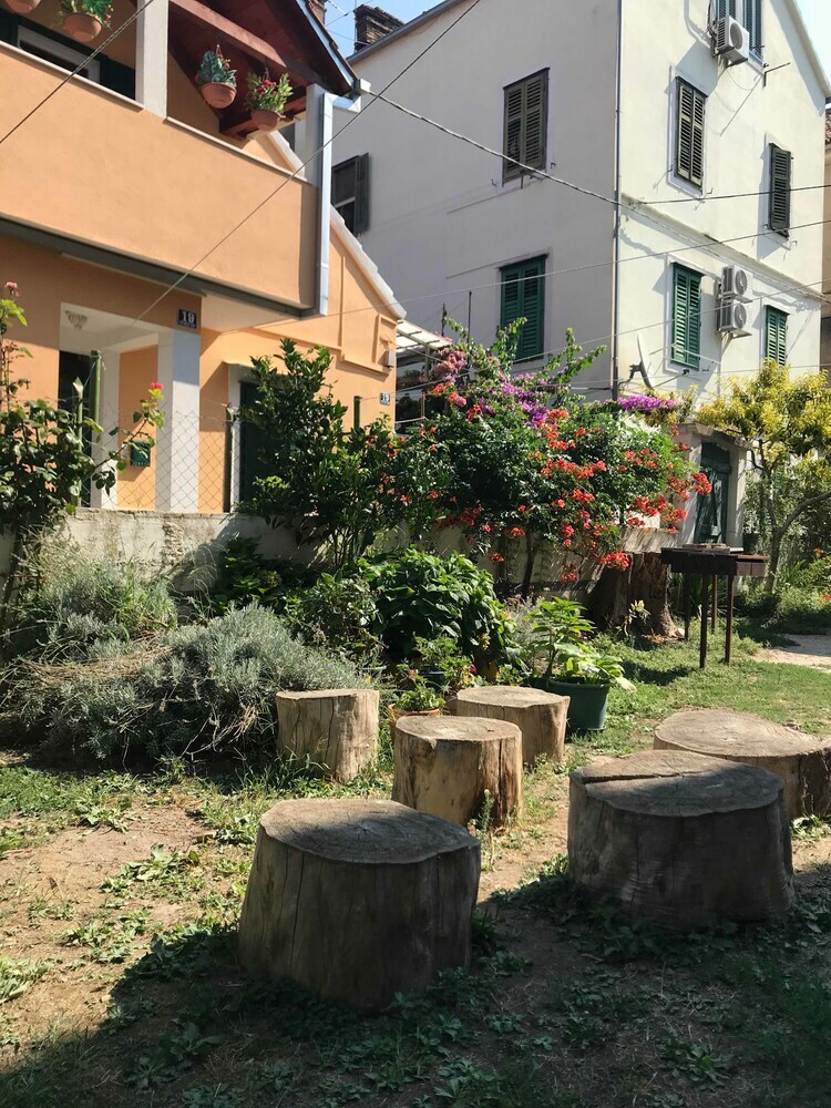 Hostal Nirvana Rooms Split