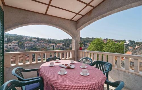 Three-bedroom Apartment In Splitska