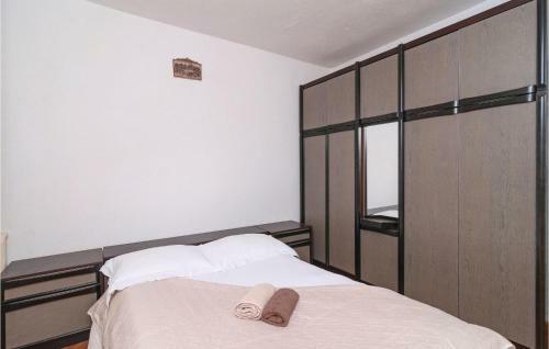 Three-bedroom Apartment In Splitska