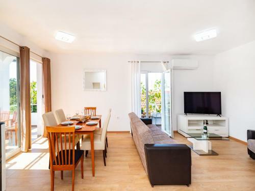 Apartments Maia Lena