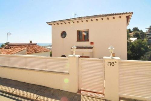 Santa Susanna Villa Sleeps 10 Wifi