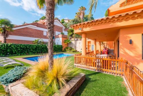 Santa Susanna Villa Sleeps 10 Pool Air Con Wifi