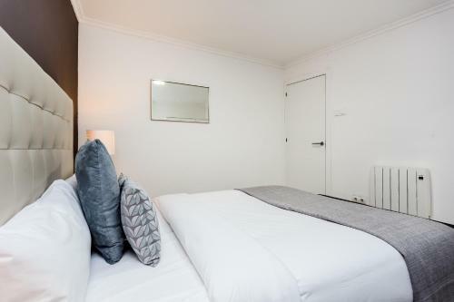 Brand New Elegant 3 Bedroom Apartment