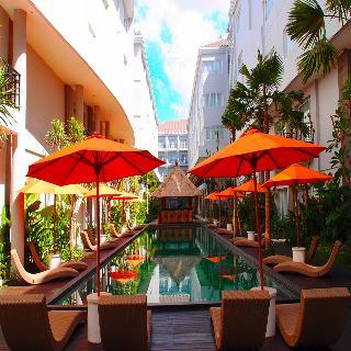 B Hotel
