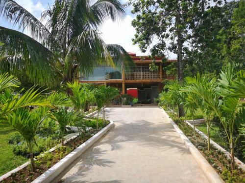Hotel Rancho Guacamayos