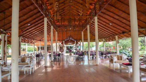 Hotel Rancho Guacamayos