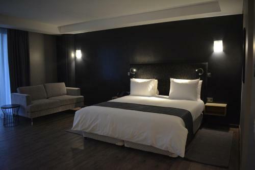 Epic Hotel & Suites