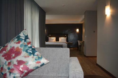 Epic Hotel & Suites