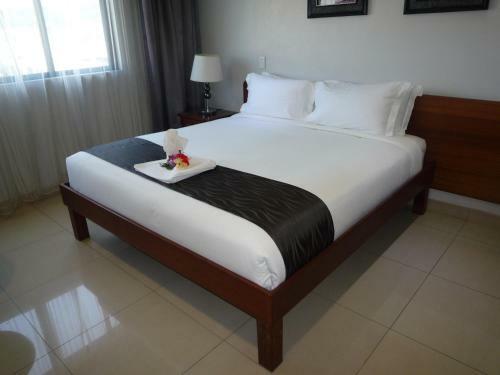 Paddy's Hotel & Apartments