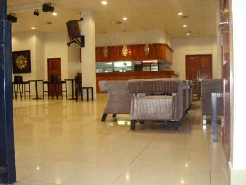 Paddy's Hotel & Apartments
